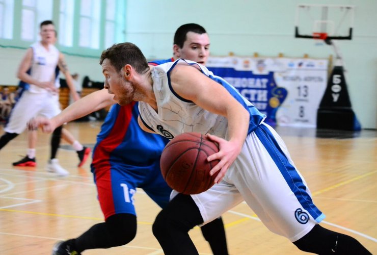 Гусевская мужская баскетбольная сборная по-прежнему в строю и вновь сражается в областном Чемпионате