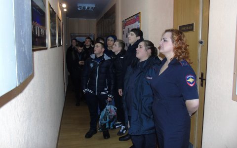 На экскурсии в отделе полиции Гусевского района побывал «Студенческий десант»