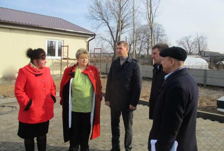 Глава городской администрации провел выездное совещание на месте строительства ФАПа в поселке Кубановка