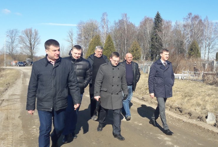 Глава городской администрации провел выездное совещание на Гусевском кладбище