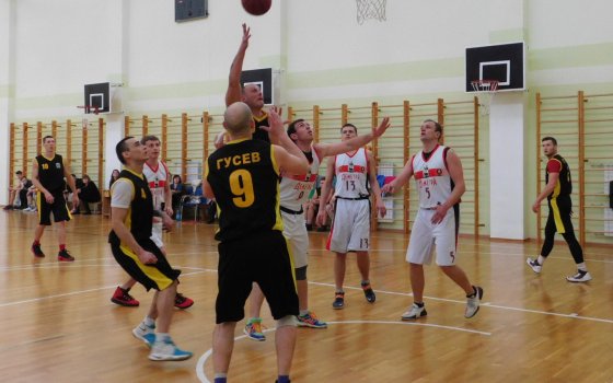 Гусевская мужская команда по баскетболу вышла в финал областной спартакиады