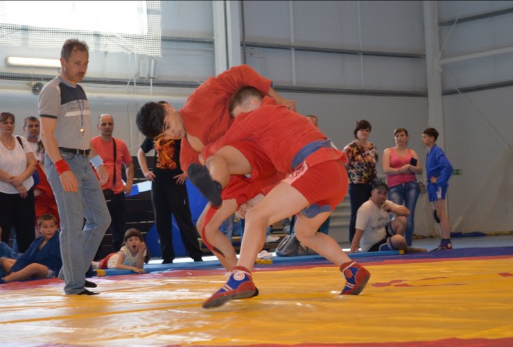 Гусевцы приняли участие в областных соревнованиях по самбо в посёлке Железнодорожный