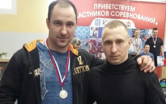 Гусевский спортсмен взял серебро на областных соревнованиях по пауэрлифтингу