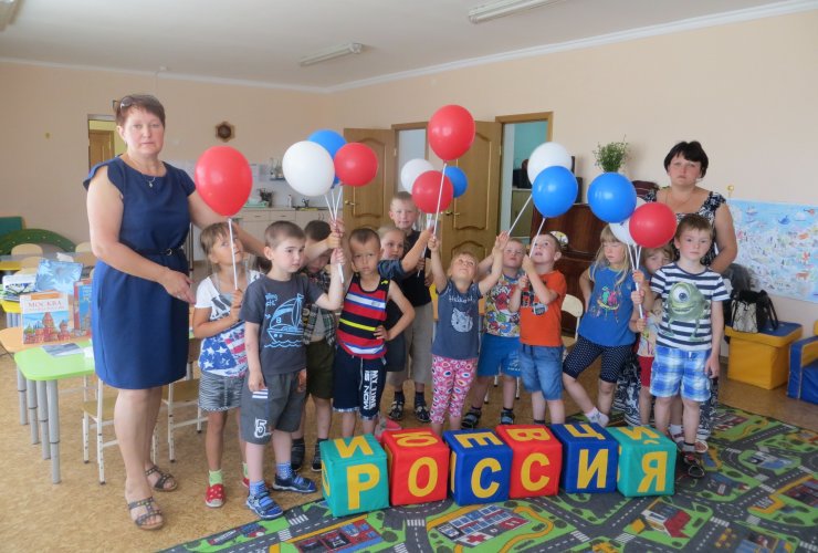 В Лермонтовской библиотеке участники детского клуба «Почитай-ка» знакомились с историей и достижениями России