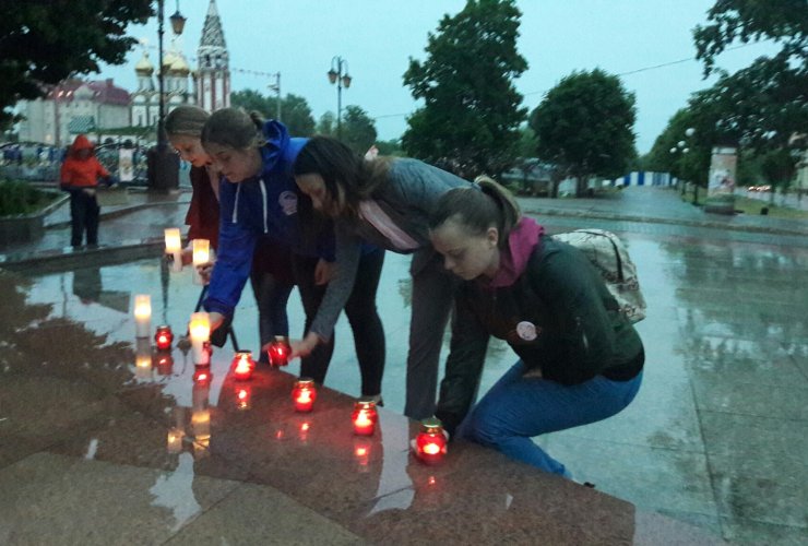 Накануне Дня памяти и скорби в Гусеве прошла патриотическая акция «Свеча памяти»