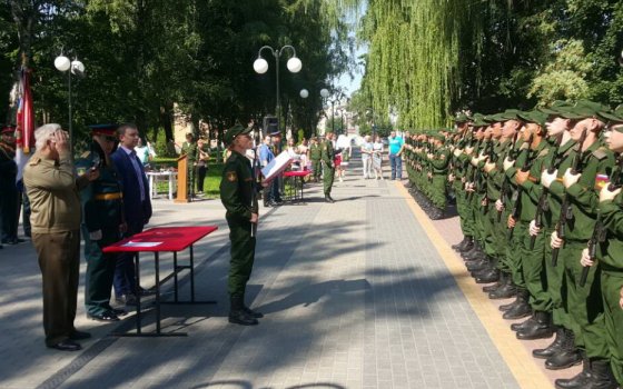 В сквере «Аллея Славы» состоялась торжественная церемония военной присяги молодого пополнения