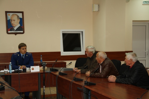Старший помощник Гусевского прокурора провёл приём граждан