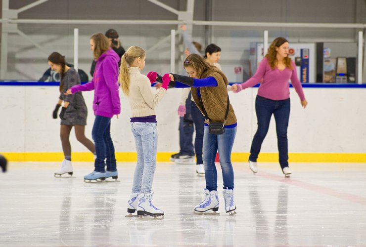 Физкультурно-оздоровительный комплекс объявляет о старте обучения катанию на коньках