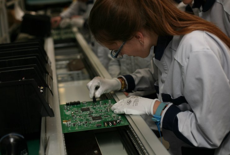 GS Group и ДЕПО Компьютерс запустили производство серверных материнских плат