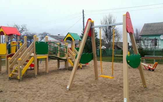 В поселке Покровское обустроили детскую площадку на сэкономленные средства