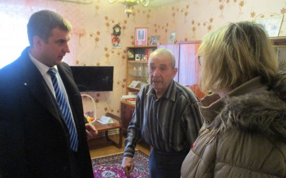 Глава городской администрации поздравил ветерана Григория Титовича Должикова с 93-летием
