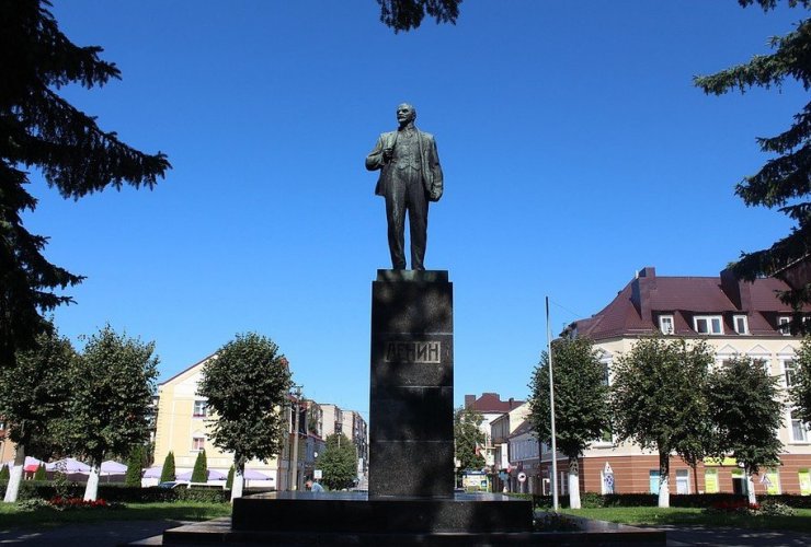 Местные власти планируют потратить 315 тыс. рублей на проект переноса памятника Ленину