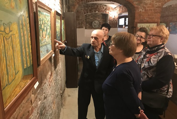 В Гусевском музее открылась выставка картин Николая Хомякова «Удивленным взглядом на мир»