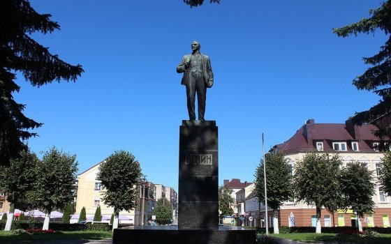 Местные власти планируют потратить 315 тыс. рублей на проект переноса памятника Ленину
