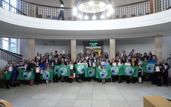 Калининская и пятая школы стали обладателями «Зелёного флага»