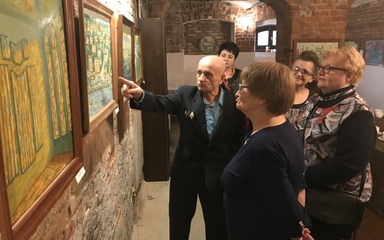 В Гусевском музее открылась выставка картин Николая Хомякова «Удивленным взглядом на мир»