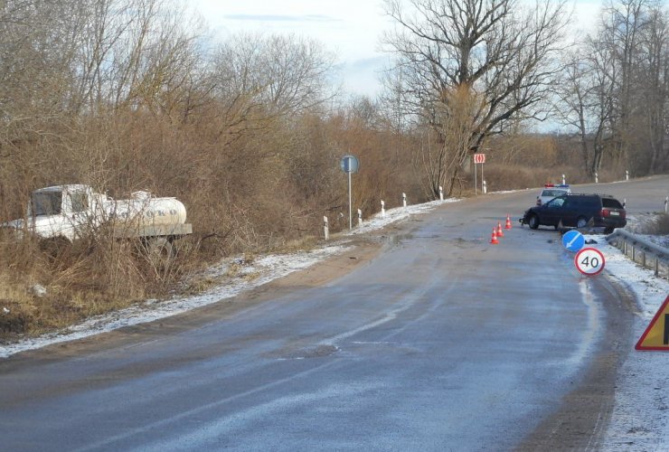 Под Гусевом столкнулись автомобили «Фольксваген» и «ГАЗ», пострадал один человек