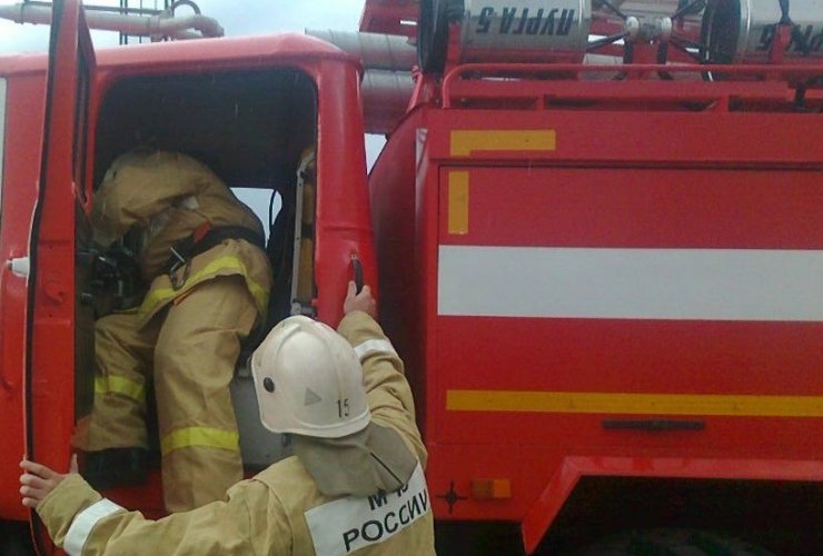 За минувшие сутки пожарные тушили гараж в Кубановке и машину в Гусеве
