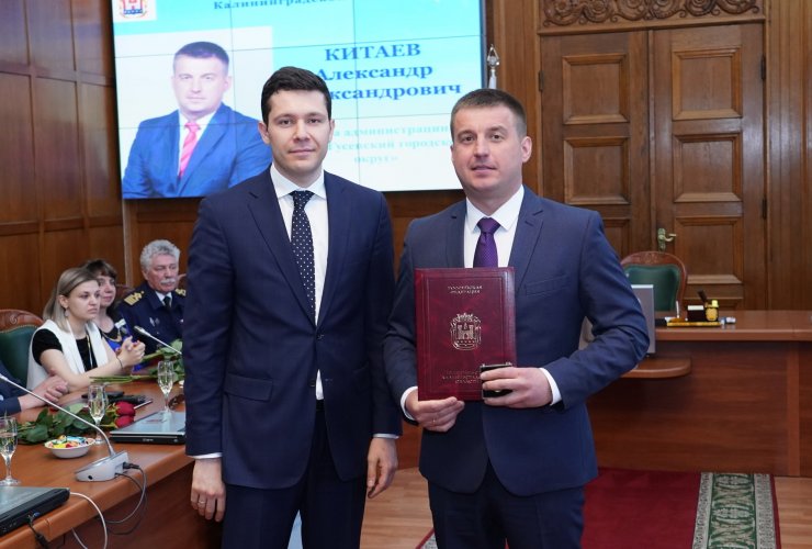 Губернатор вручил награду Александру Китаеву за вклад в развитие местного самоуправления