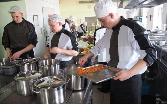 Выпускник Гусевского политеха принимает участие в флотском конкурсе поваров