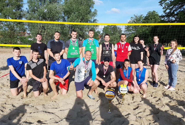 На новых площадках для пляжного волейбола прошёл открытый турнир, посвящённый Дню города