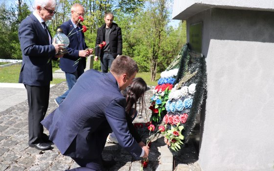 Гусевцы посетители захоронения советских воинов в Литве и Польше