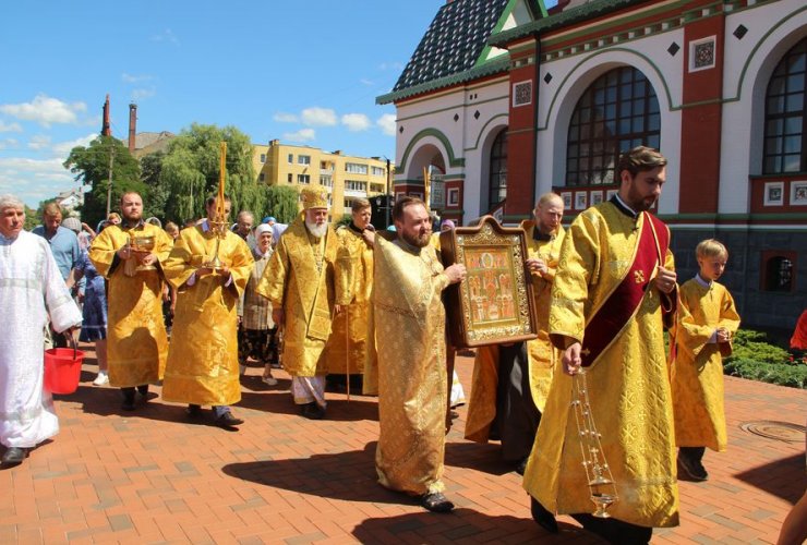 В праздник Всех Святых епископ Николай возглавил божественную литургию в Гусеве