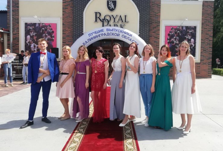 Десять гусевских выпускников были приглашены на бал медалистов в Калининграде