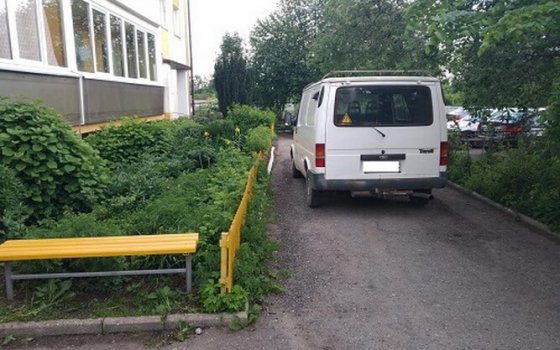 На улице Зои Космодемьянской автомобиль «Форд» сбил 78-летнюю женщину