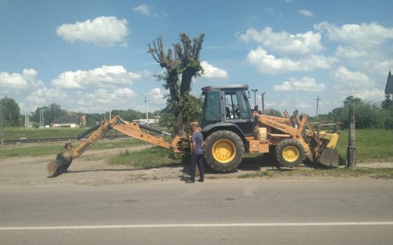 Начат ремонт тротуара на улице Железнодорожной в сторону поселка Липово
