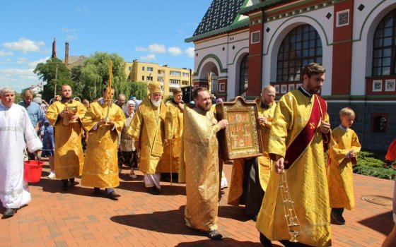 В праздник Всех Святых епископ Николай возглавил божественную литургию в Гусеве