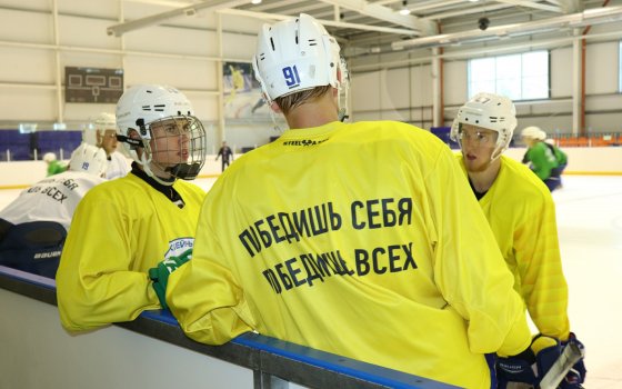 Хоккеисты «Тороса» провели мастер-класс для ребят из «Барсов»