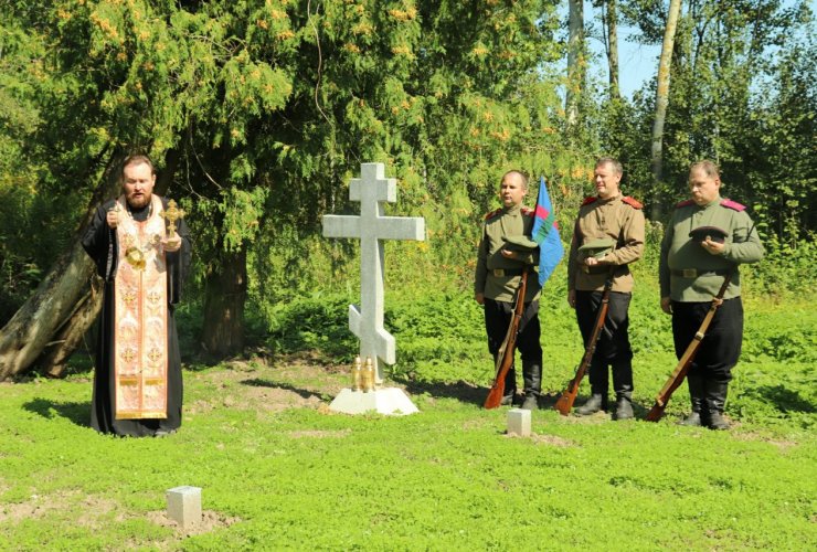 Волонтеры благоустроили крупное захоронение Первой мировой войны в Калининградской области