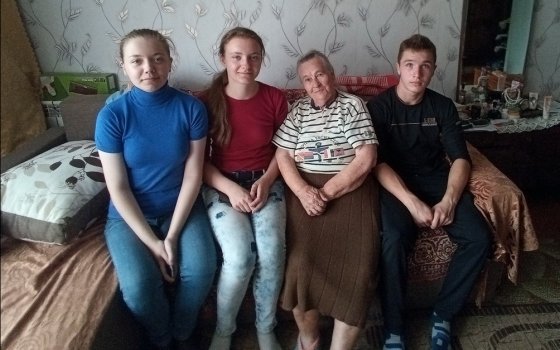 Гусевские волонтеры помогли по хозяйству труженице тыла Учаевой Антонине