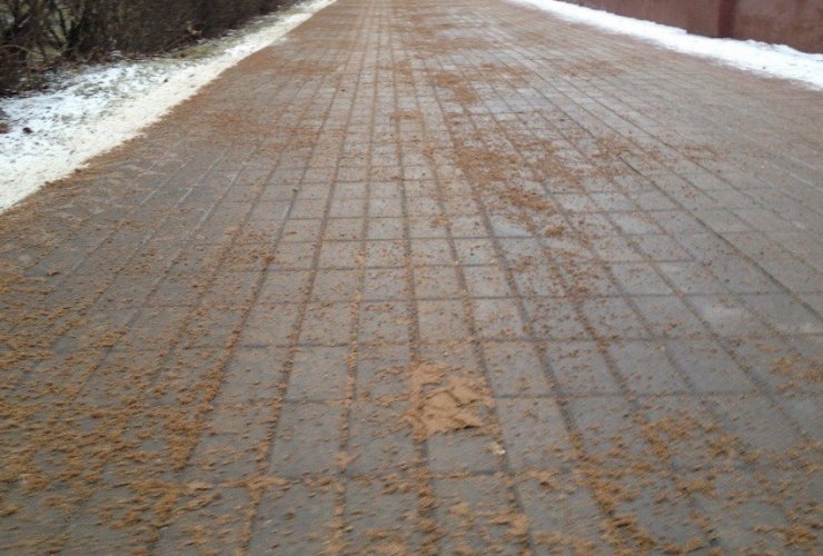 В Гусеве не будут использовать песко-соляную смесь для посыпки тротуаров