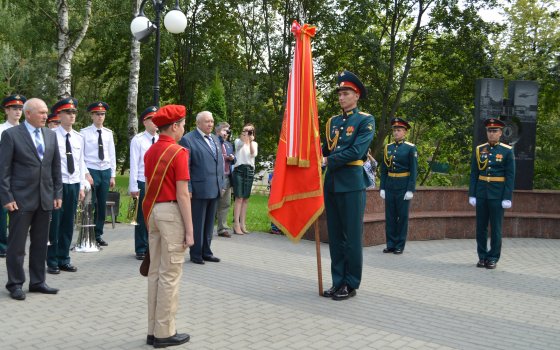 В городской музей передали знамя 168-го гвардейского Гумбинненского Краснознаменного мотострелкового полка