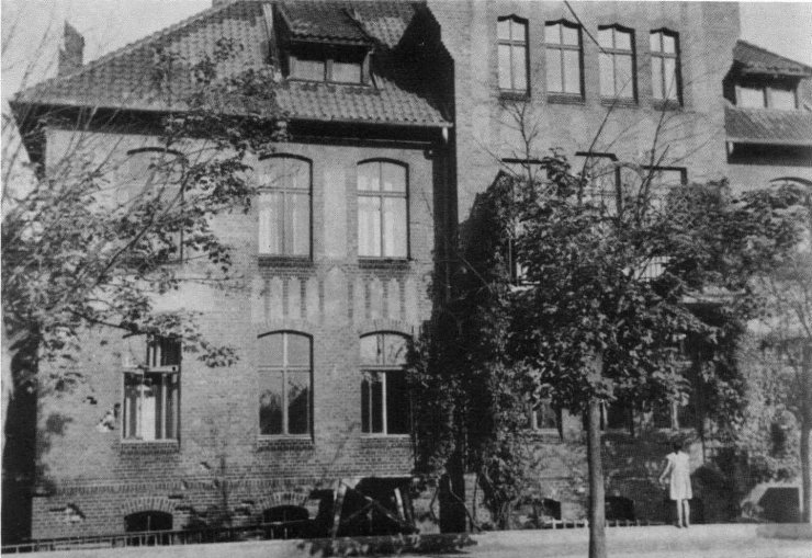 Здание центра медицинских исследований и медицинско-следственного управлени округа на Мейзерштрассе. Фотография 1941 года