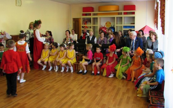Депутат облдумы поздравил детский сад № 5 с победой в конкурсе-смотре «Лучшие детские сады России»