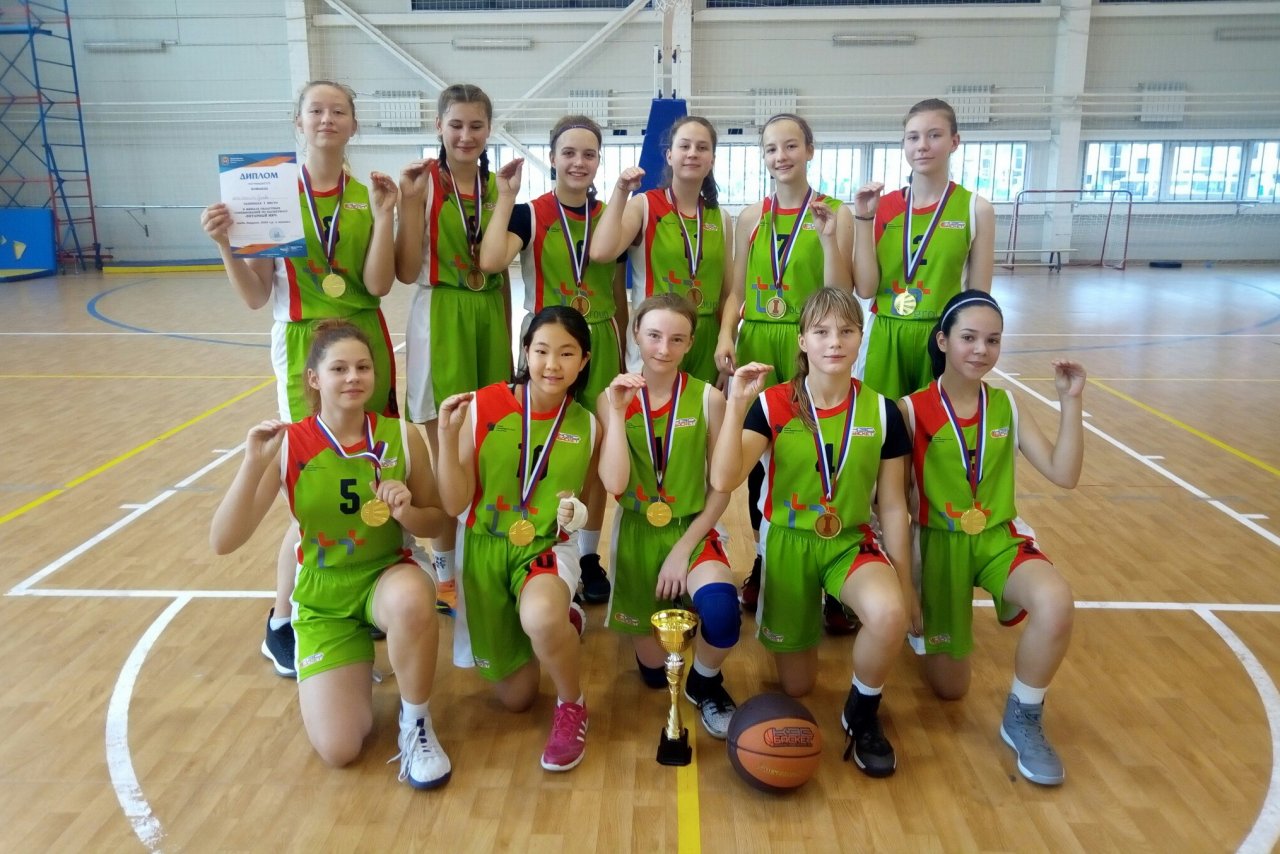 Гусевская баскетбольная команда «Кобры» взяла первое место на областных соревнованиях «Янтарный мяч»