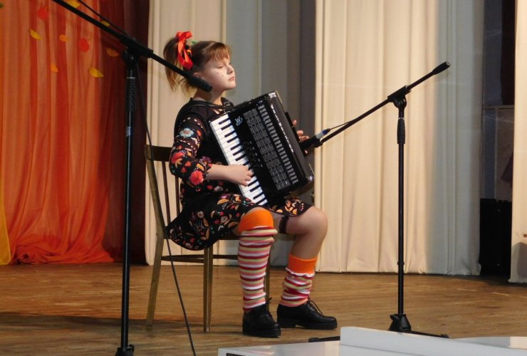 «Королевство музыки»: в ДШИ состоялось посвящение в музыканты новых учеников