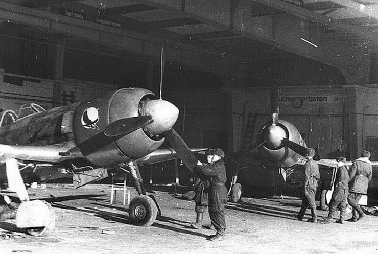 Лётчики 9-го Гвардейского истребительного авиаполка в Пруссии