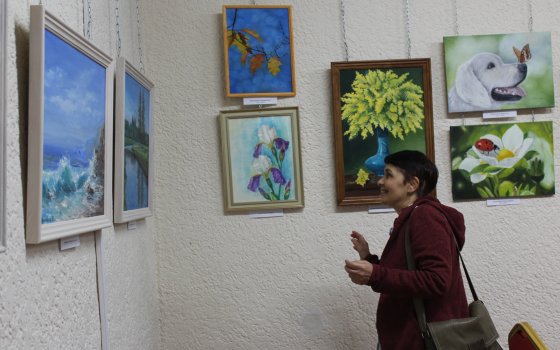 В библиотеке Черняховска проходит выставка гусевских художников