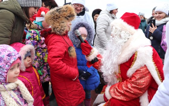 На городской площади прошел новогодний праздник для детей и их родителей