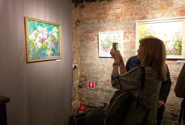 В городском музее открылась персональная выставка живописи Маргариты Батясовой «Цветы мне дарят вдохновение»