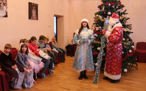 Воспитанникам центра «Росток» получили подарки, собранные участниками акции «Стань Дедом Морозом!»