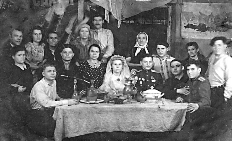 Свадьба в Гусеве на улице Суворова в 1946 году