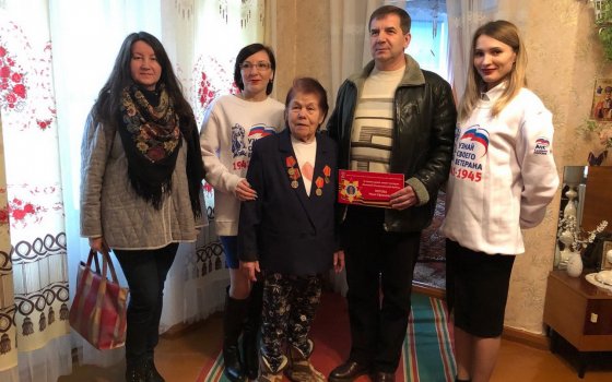 Партийцы «Единой России» Гусева поздравили с минувшим праздником ветеранов
