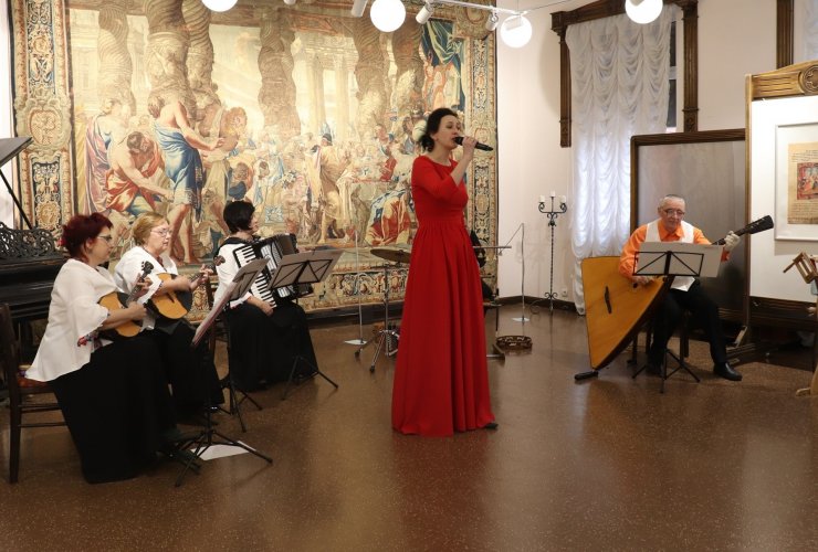 В городском музее прошёл концерт ансамбля «Карусель», посвящённый международному женскому дню