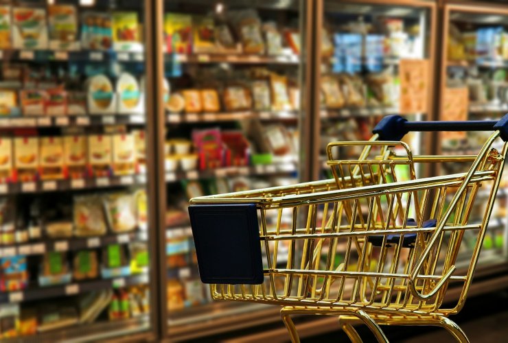 В супермаркетах Виктория установили «Тележки добра» для помощи маломобильным гражданам в период самоизоляции