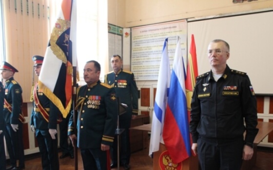Командующий БФ вручил штандарт командиру армейского корпуса в Гусеве